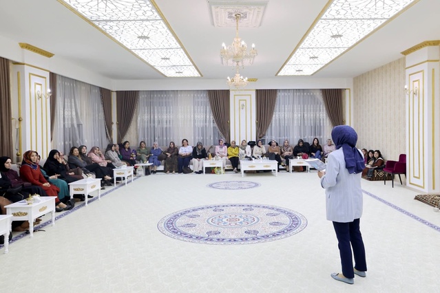 AİÇÜ Bilim Kafe'de Doç. Dr. Baykan kadınların güvenlik risklerine dikkat çekti