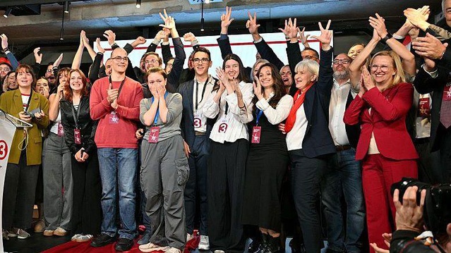Sırbistan'da Öğrenci Listesi seçim zaferiyle Vucic'in 14 yıllık iktidarına son verdi
