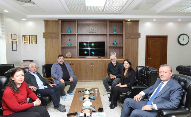 Bitlis'te BSB üyeleri belgesel sinema atölyesi için Rektör Elmastaş'ı ziyaret etti
