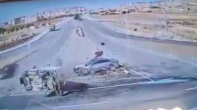 MHP milletvekilinin yaralandığı kaza kamerada