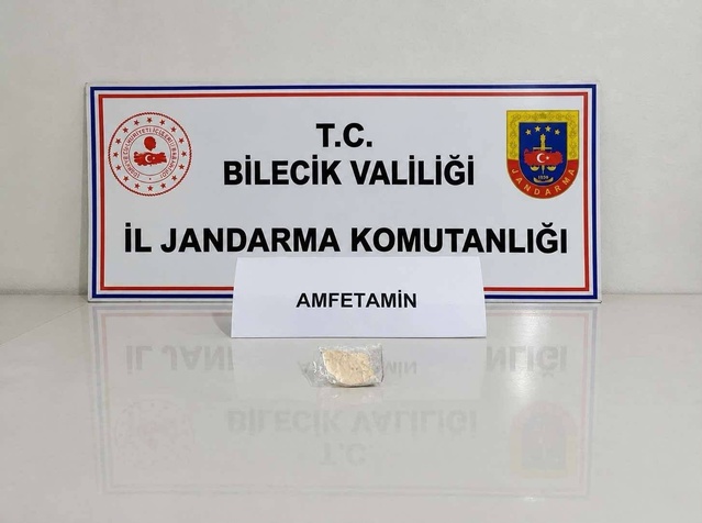 Bilecik Yenipazar'da jandarmanın durdurduğu araçta 2 gram amfetamin ele geçirildi