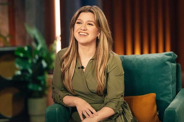 Kelly Clarkson mağazanın adını vererek anlattı: Param yetmezmiş gibi baktılar