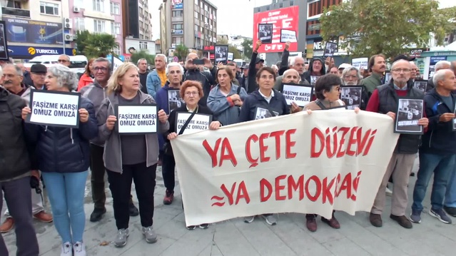 Balıkesir Burhaniye'de Halk TV'ye kayyım atanması eylemle protesto edildi