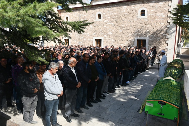 Afyon Emirdağ'da kazada ölen 4 kişi Konya Çeltik'te son yolculuğuna uğurlandı