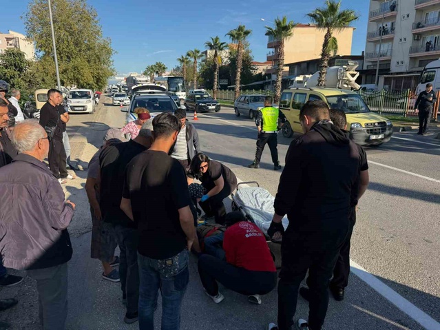 Antalya Serik'te yaya geçidinden geçerken otomobilin çarptığı yaya hayatını kaybetti