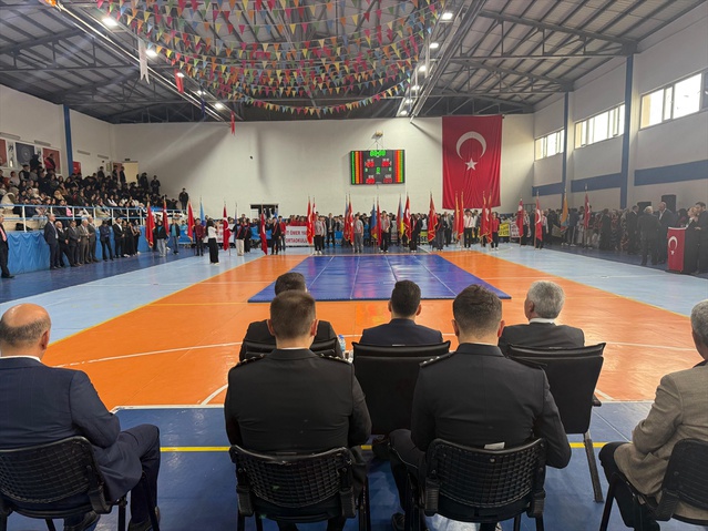 Diyarbakır Çermik'te Cumhuriyet'in 103. yılı öğrenci gösterileriyle kutlandı
