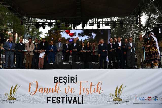 Batman Beşiri'de fıstık festivalinde Vali Canalp 460 dönümlük fidanlığı anlattı