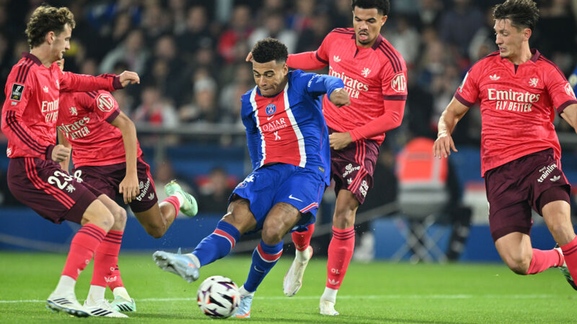 PSG evinde Lyon engelini geçti!