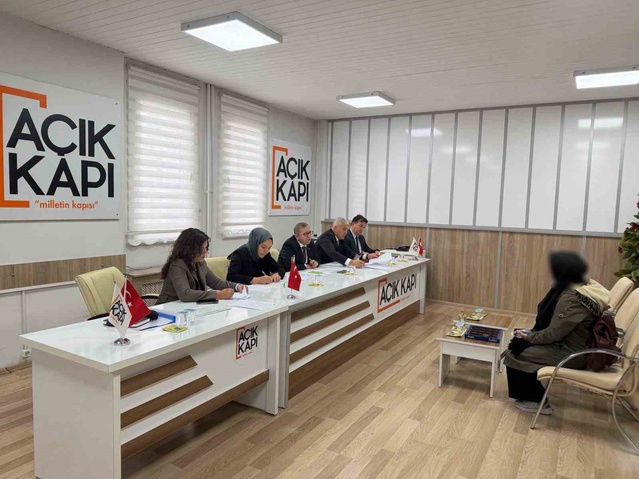 Kars Valisi Polat, Açık Kapı'da vatandaşları kabul edip kurumlara talimat verdi