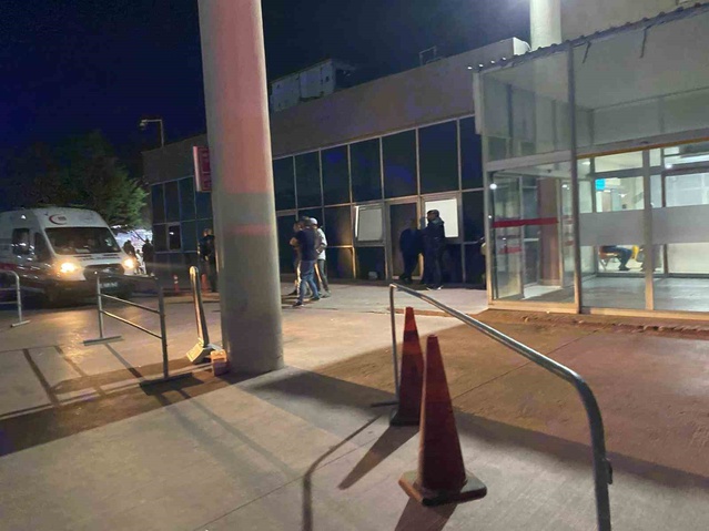 Kız Adası açıklarında 9 kişilik tekne battı: 8 kişi kurtarıldı, 1 kişi kayıp