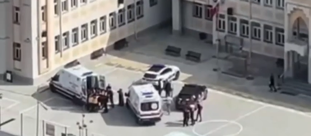 Esenyurt'ta lise öğrencisi iki sınıf arkadaşını bıçakladı; birinin hayati tehlikesi var