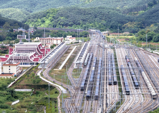 Çin-Laos Demiryolu'nda 20,77 milyon ton yük taşındı, değeri 100,4 milyar yuanı aştı