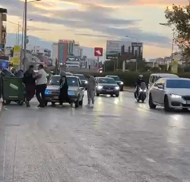 İzmir Çiğli'de otomobile saldıran motosiklet sürücüsü 180 bin lira ceza aldı