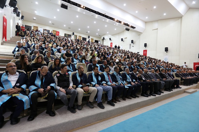 Bitlis Eren Üniversitesinde yeni akademik yıl törenle açıldı, Vali Karakaya konuştu