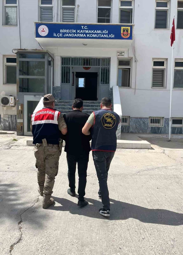 Birecik'te uyuşturucu ticaretinden 6 yıl 3 ay hapis cezası bulunan hükümlü yakalandı