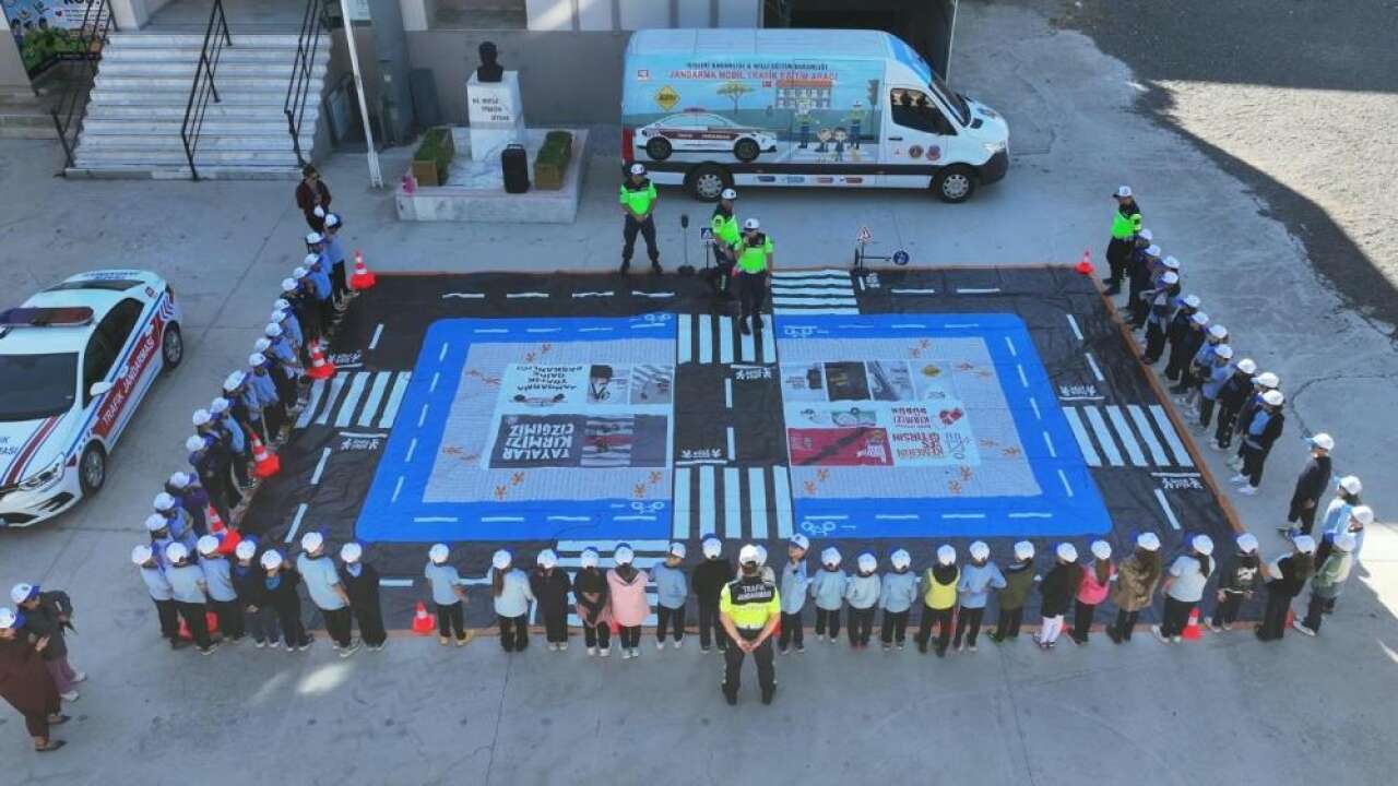 Jandarmadan öğrencilere trafik eğitimi