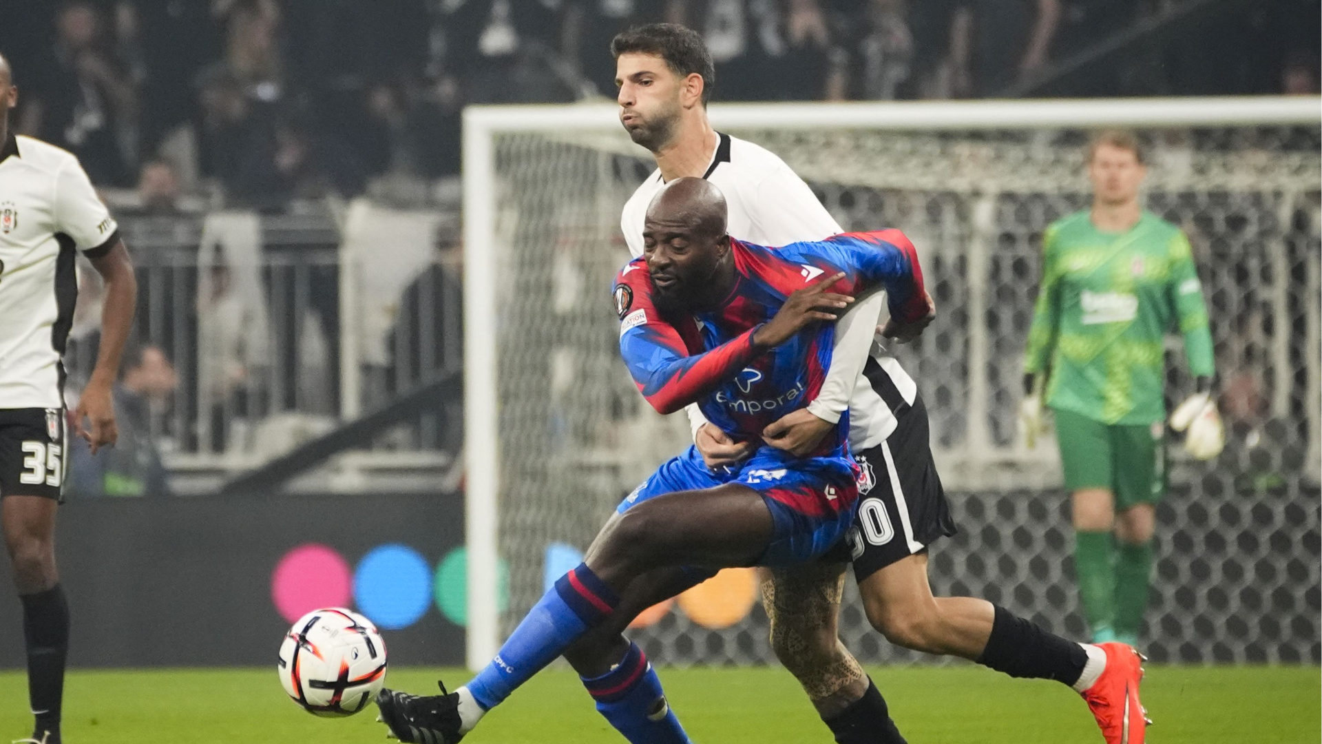 Beşiktaş'a kötü haber! Elinde kırık var