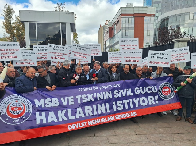MSB ve TSK'daki sivil memurlar TÜİK önünde savunma ve güvenlik hizmet sınıfı istedi