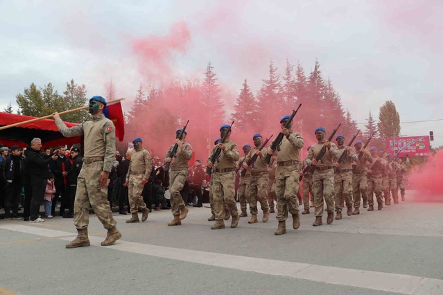 Eskişehir'de jandarma ve komandoların 29 Ekim gösterisi nefes kesti