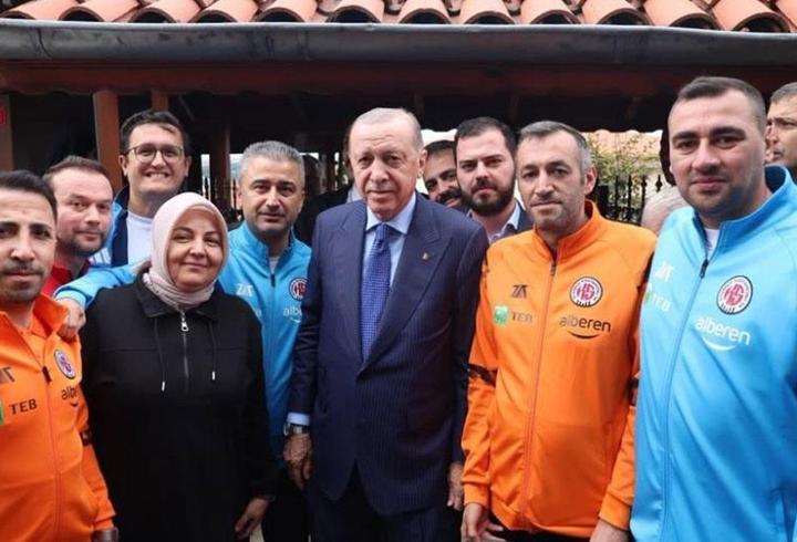 Cumhurbaşkanı Erdoğan, Fatih'te İstanbul Kastamonuspor yönetimini kabul etti