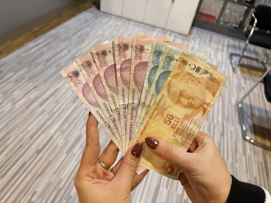 Boşandığı eşiyle aynı evde kalanlar dikkat. Yargıtay'dan milyonları ilgilendiren yetim aylığı kararı