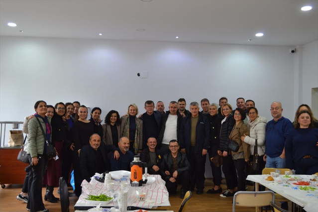 Biga'da Hamdibey Ticaret Meslek Lisesi mezunları yaklaşık 27 yıl sonra buluştu