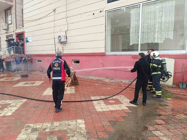 Siirt'te kız yurtlarında yangın tatbikatı düzenlendi, öğrenci ve personel eğitildi