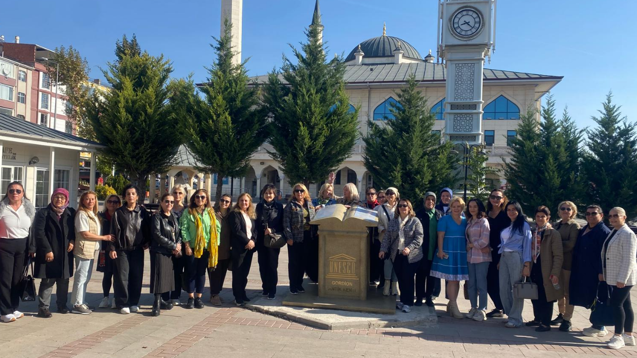 Kadın Muhtarlar Derneğinden Polatlı’nın tarihî mirasına ziyaret