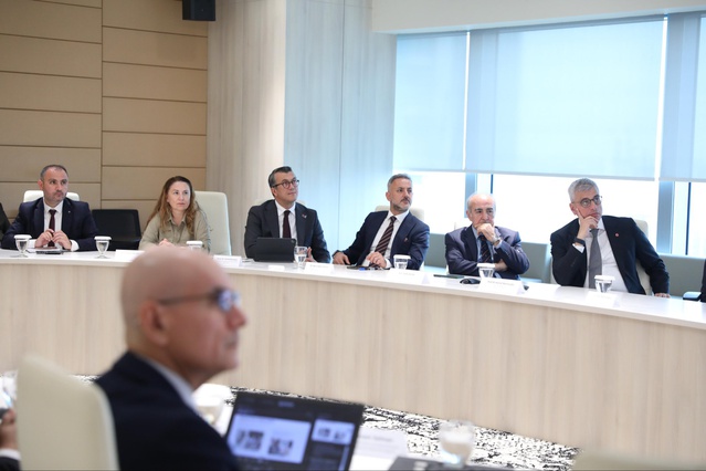 Sağlık Bakanı Memişoğlu, Singapur'daki hastane ziyaretinde wellness sunumunu dinledi