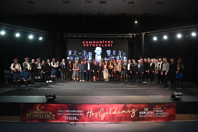Kumluca'da 'Cumhuriyet'in Zeybekleri-2' gösterisi efelerin kahramanlığını anlattı