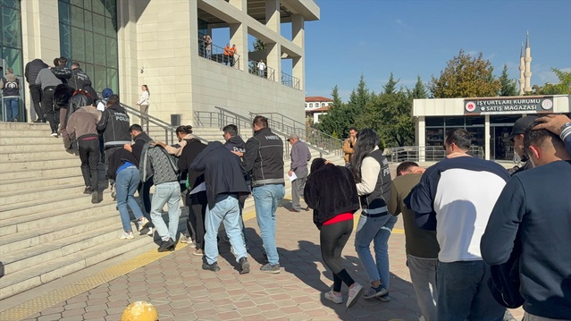 Kırıkkale'de eş zamanlı uyuşturucu ve fuhuş operasyonunda 35 zanlı yakalandı