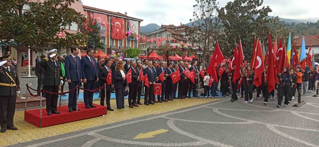 Devrek'te 29 Ekim Cumhuriyet Bayramı'nın 103. yılı törenle kutlandı