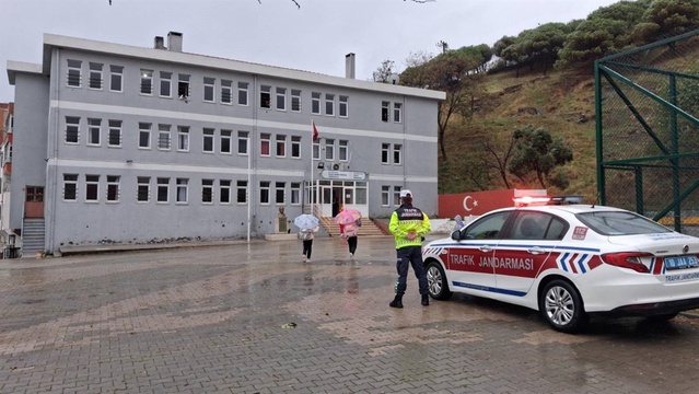 Balıkesir'de denetlenen 370 okul servisinden 9'una cezai işlem uygulandı