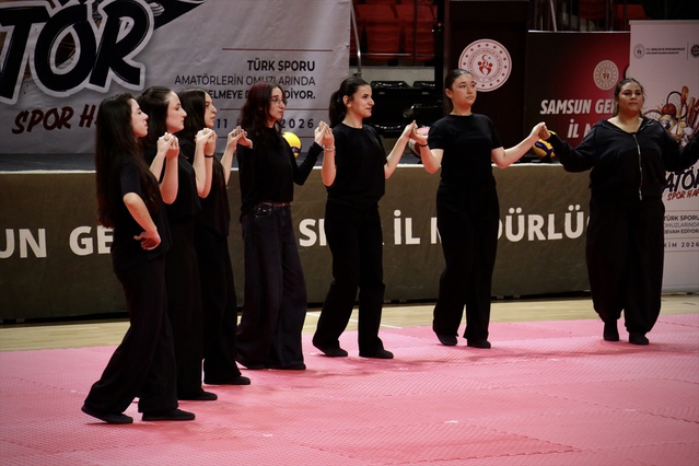 Samsun'da Amatör Spor Haftası'nda sporcular yürüdü, 175 antrenörle çalışılıyor