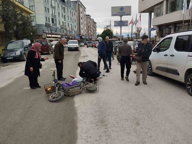 Samsun Çarşamba'da elektrikli bisikletten düşen 18 yaşındaki genç yaralandı