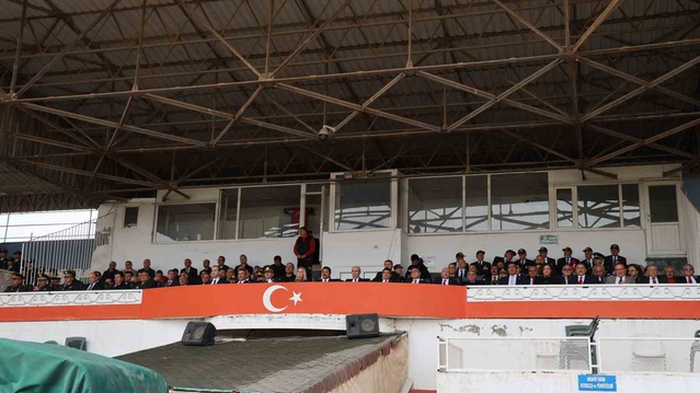 Kırşehir'de Cumhuriyet Bayramı'nın 103. yılı Ahi Stadyumu'nda gösterilerle kutlandı