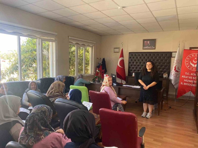 Engelli evde bakım aileleri Adana'da iletişim eğitiminde buluştu