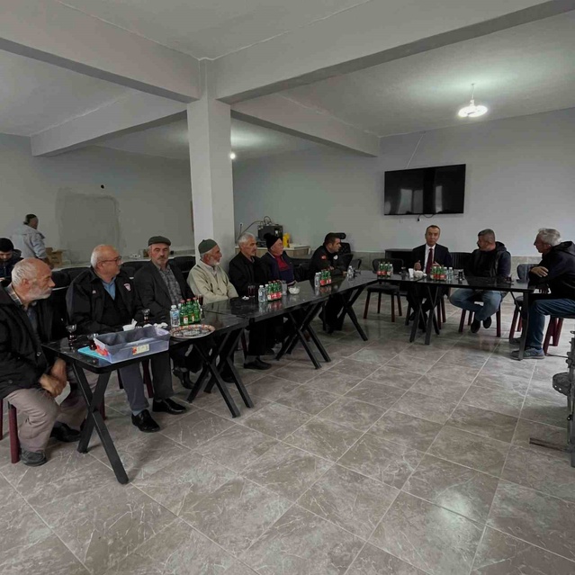 Bilecik İl Tarım Müdürü Ayvalık, Dereşemsettin'de çiftçilerin taleplerini dinledi