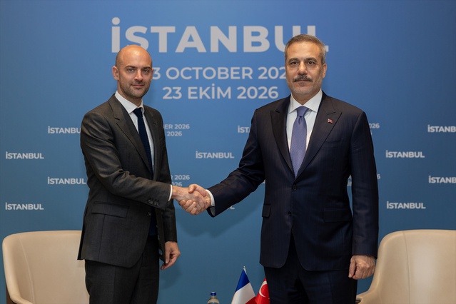 Hakan Fidan ile Fransa Dışişleri Bakanı Barrot, İstanbul'da R4+E3 marjında görüştü