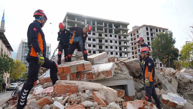 İzmir depreminin 6. yılında 6,7 büyüklüğünde deprem senaryosuyla tatbikat yapıldı