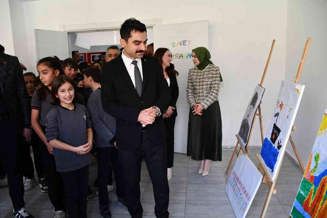 Şırnak Beytüşşebap'ta 29 Ekim sergisi açıldı, dereceye giren öğrencilere ödül verildi