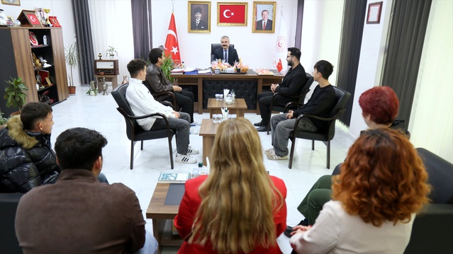 Eskişehir'de çocuklar kurabiyelerle Aile ve Sosyal Hizmetler Müdürü'nü ziyaret etti