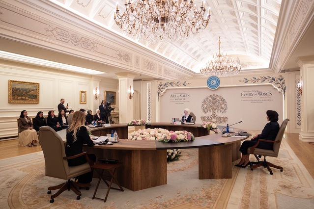 Emine Erdoğan, lider eşleriyle bir araya geldi