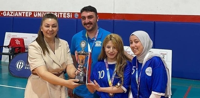 BTÜ, Floor Curling sporcusu Berfin Sönmez için taziye mesajı yayımladı