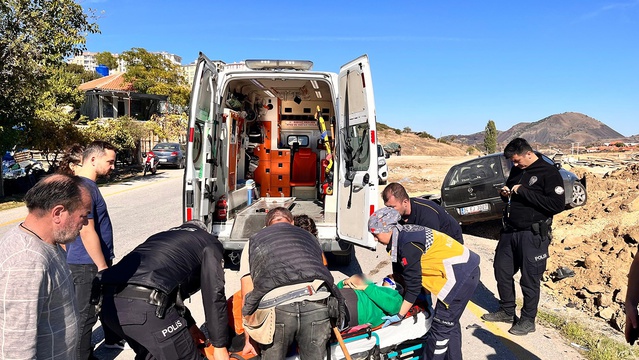 Manisa Kula'da motosikletle otomobil çarpıştı, genç sürücü ağır yaralandı