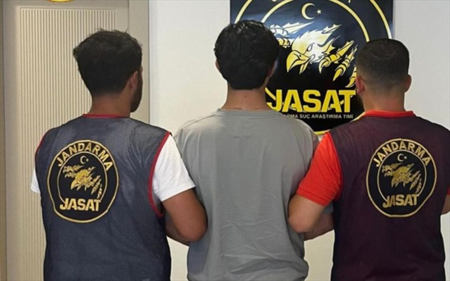 Adana Ceyhan'da 20 yıl 3 ay hapis cezası bulunan firari hükümlü yakalandı