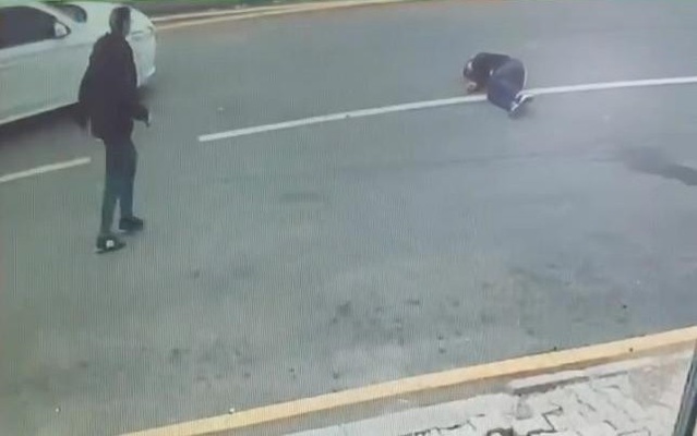 Adıyaman Kahta'da otomobil 13 yaşındaki öğrenciyi yaraladı, motosikletli yardım etmedi