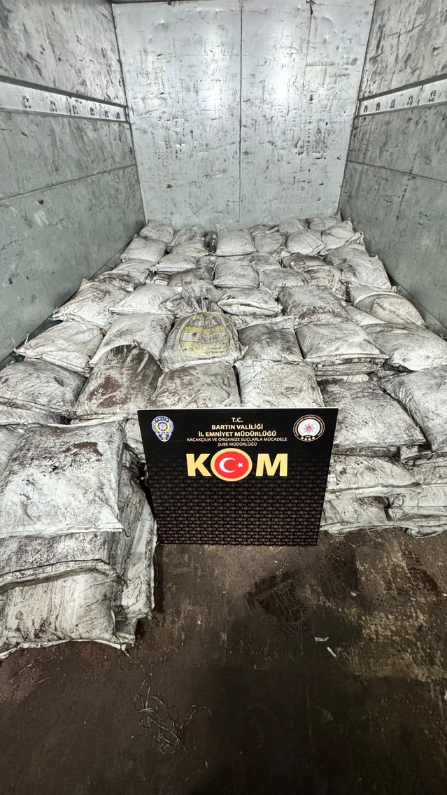 Bartın'da ev deposunda 8 ton titanyum bulundu, 3 kişi gözaltına alındı