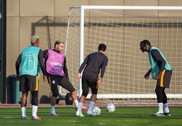 Galatasaray, Barcelona hazırlıklarını Kemerburgaz'da Okan Buruk yönetiminde sürdürdü