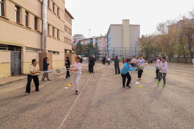 Bayburt’taki 4 okulda ‘Maarifin Kalbinde Oyun’ etkinliği düzenlendi